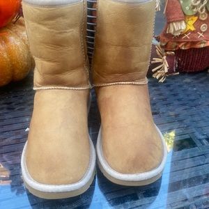UGG CLASSIC II BOOT size 5  brown/ light brown